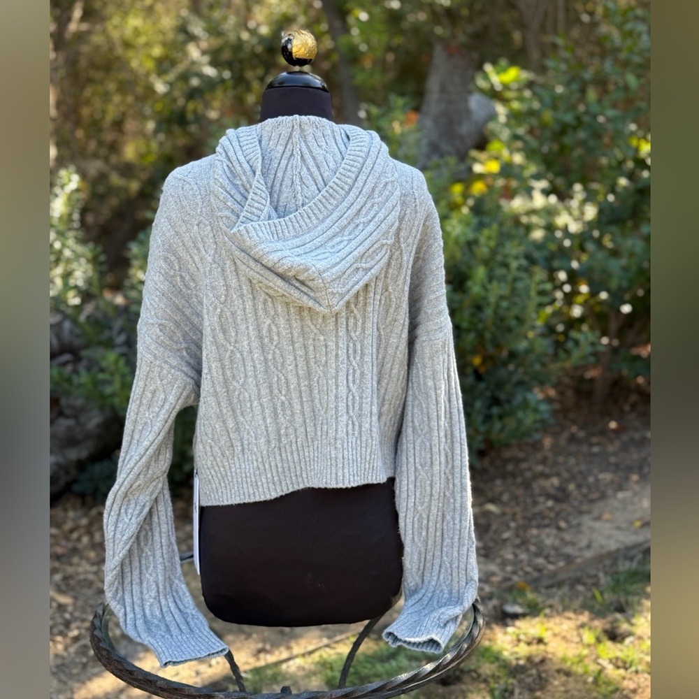 NWT ALO Yoga "Cable Knit Winter Bliss" cropped hoodie - size M - Picture 4 of 6